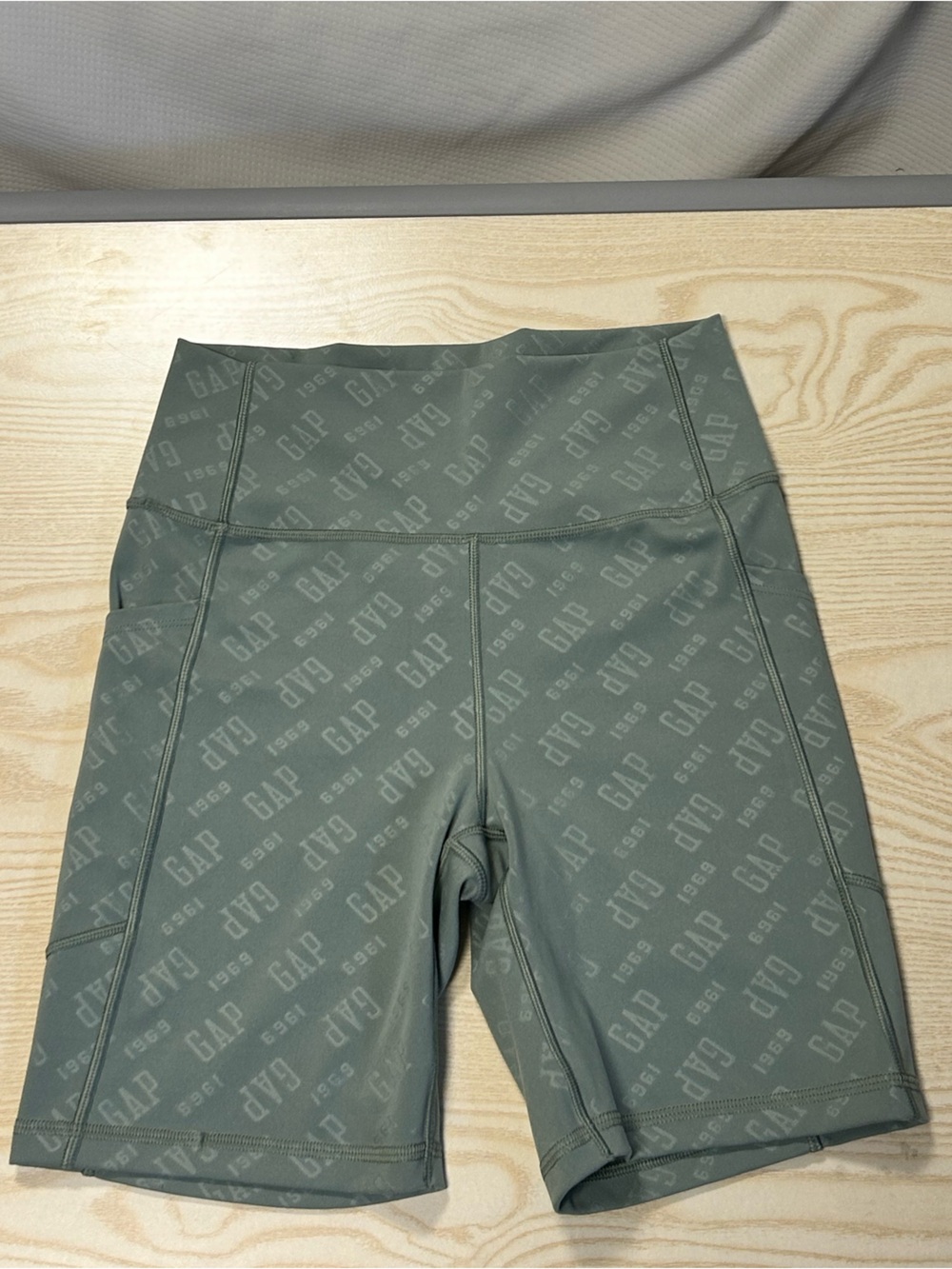 GAP Women’s Olive Green Logo High-Waist Bike Shorts